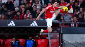 Carreras brille pour le Benfica contre le Barça : Une performance digne de Grimaldo